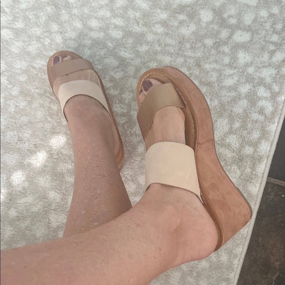 Chinese Laundry Tan and Cream Wedges